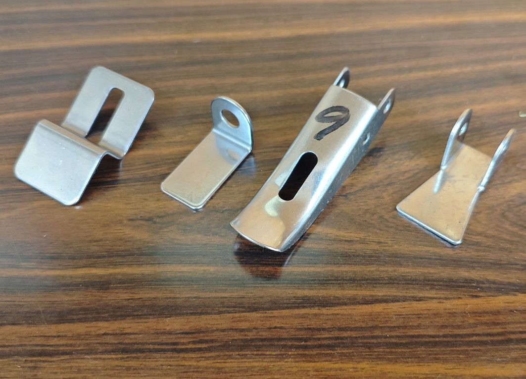パッチン錠部品